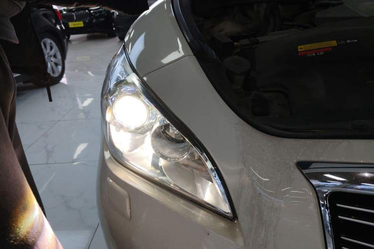 Used Infiniti Q70 2013 Q70L 2.5L Comfort Edition Right Front Headlight