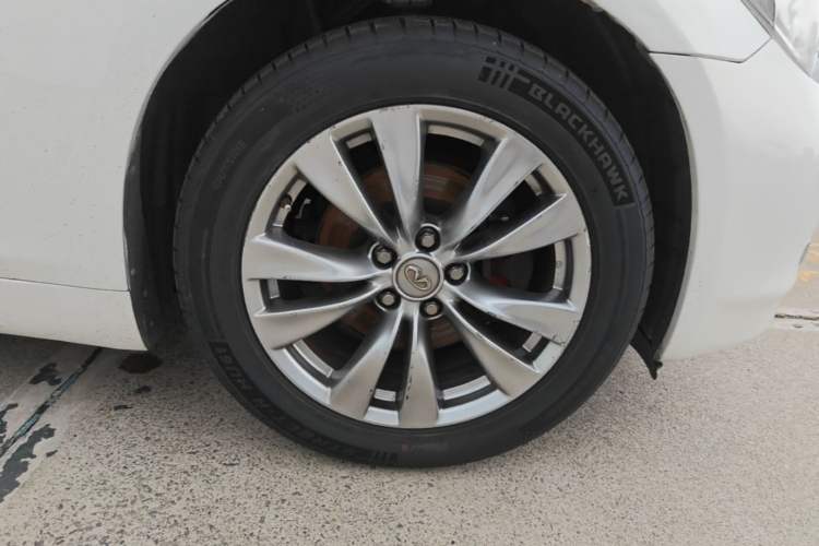 Used Infiniti Q70 2013 Q70L 2.5L Elegance Edition Right Front Wheel Hub