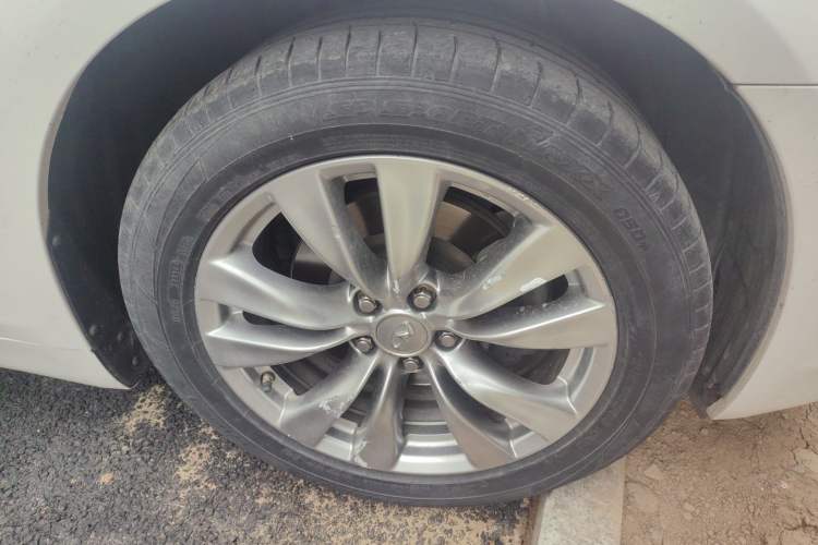 Used Infiniti Q70 2013 Q70L 2.5L Comfort Edition Right Front Wheel Hub