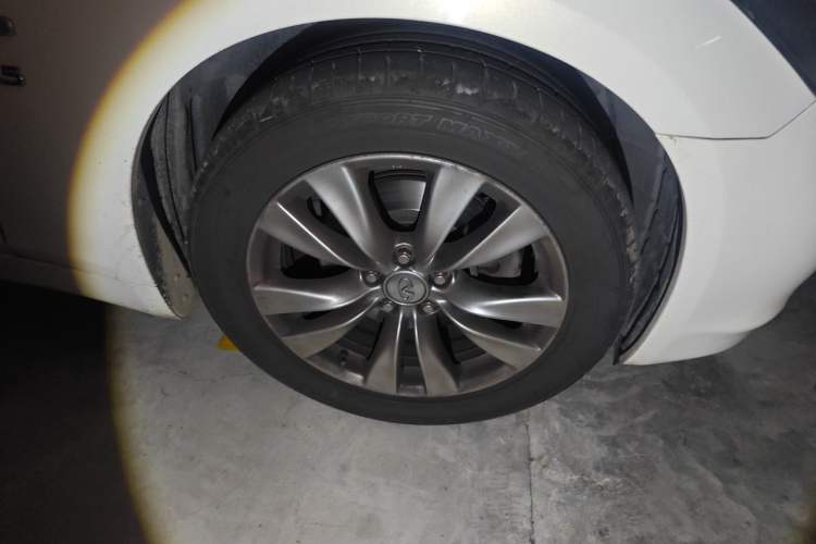 Used Infiniti Q70 2013 Q70L 2.5L Elegance Edition Right Front Wheel Hub