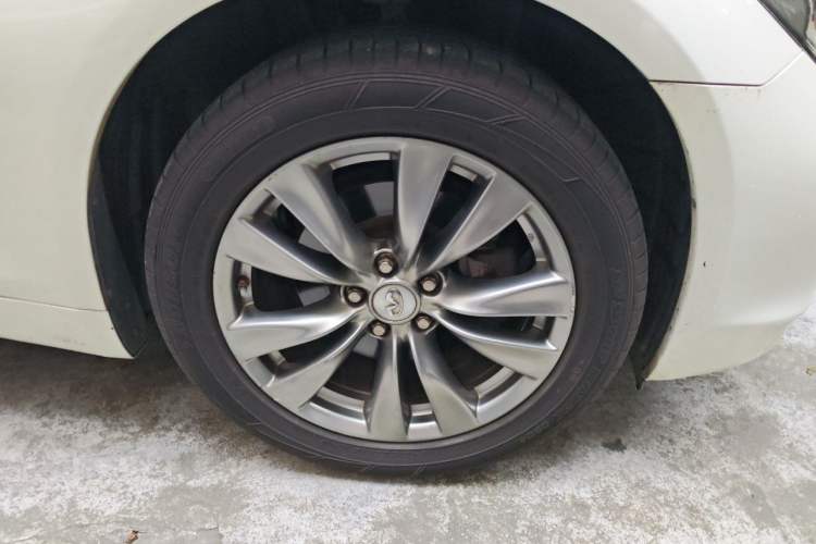 Used Infiniti Q70 2013 Q70L 2.5L Elegance Edition Right Front Wheel Hub