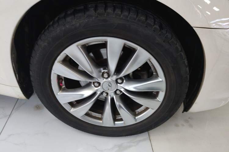 Used Infiniti Q70 2013 Q70L 2.5L Comfort Edition Right Front Wheel Hub