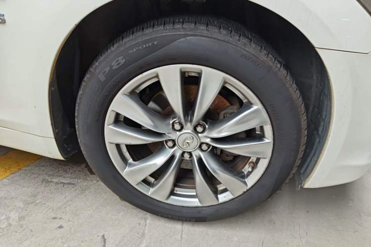 Used Infiniti Q70 2013 Q70L 2.5L Comfort Edition Right Front Wheel Hub