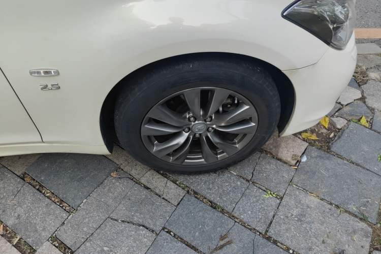 Used Infiniti Q70 2013 Q70L 2.5L Comfort Edition Right Front Wheel Hub