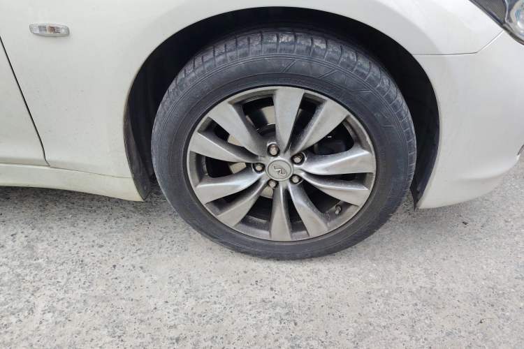 Used Infiniti Q70 2013 Q70L 2.5L Comfort Edition Right Front Wheel Hub