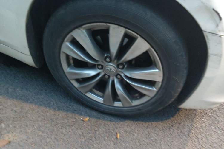 Used Infiniti Q70 2013 Q70L 2.5L Comfort Edition Right Front Wheel Hub