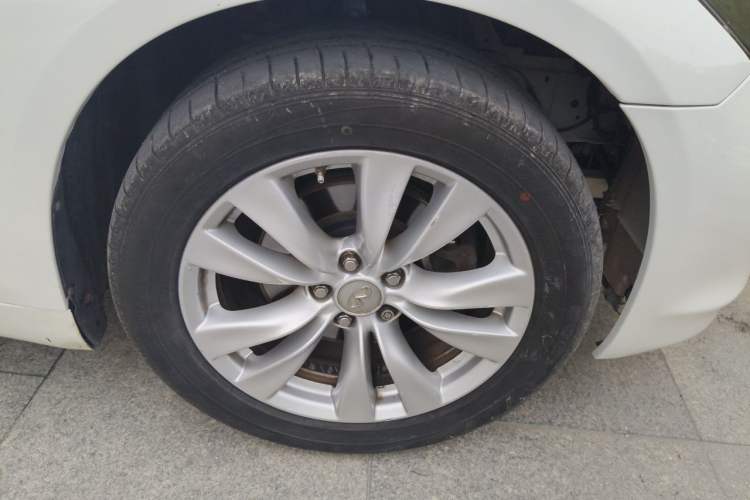 Used Infiniti Q70 2013 Q70L 2.5L Comfort Edition Right Front Wheel Hub