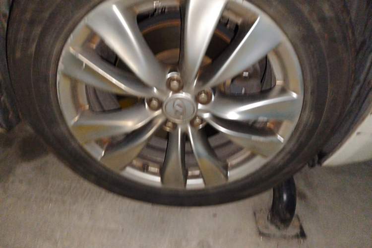 Used Infiniti Q70 2013 Q70L 2.5L Luxury Edition Right Front Wheel Hub
