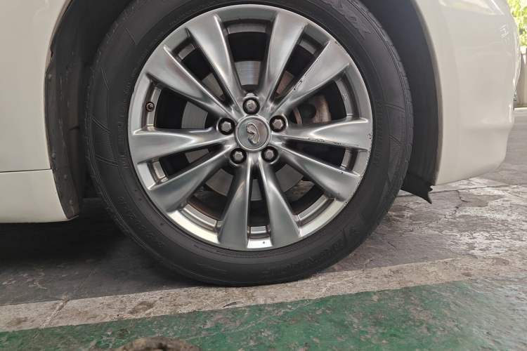 Used Infiniti Q70 2013 Q70L 2.5L Comfort Edition Right Front Wheel Hub