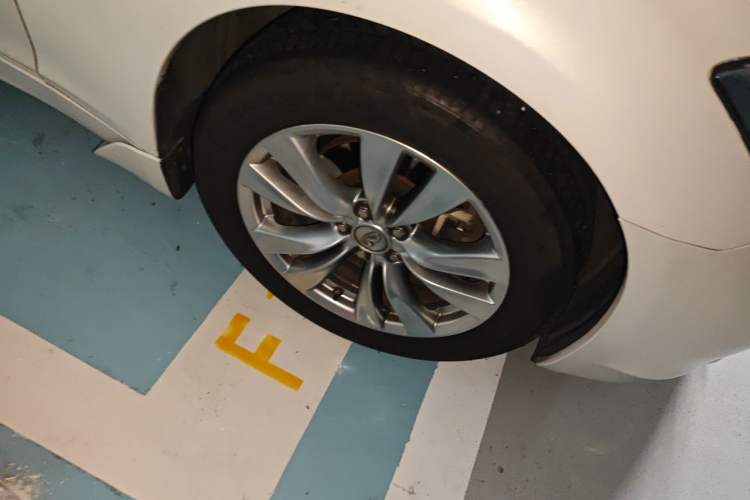 Used Infiniti Q70 2013 Q70L 2.5L Comfort Edition Right Front Wheel Hub