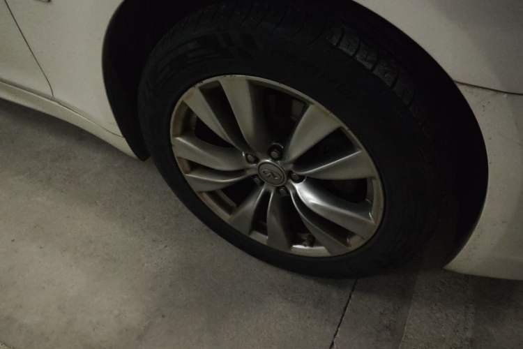 Used Infiniti Q70 2013 Q70L 2.5L Elegance Edition Right Front Wheel Hub