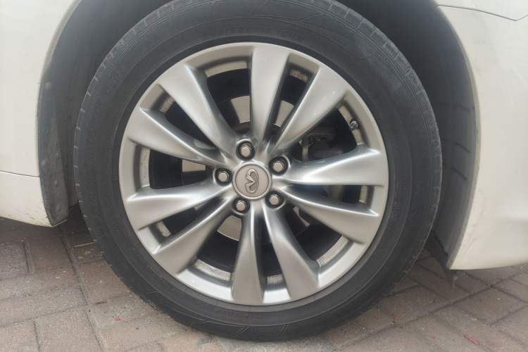 Used Infiniti Q70 2013 Q70L 2.5L Comfort Edition Right Front Wheel Hub