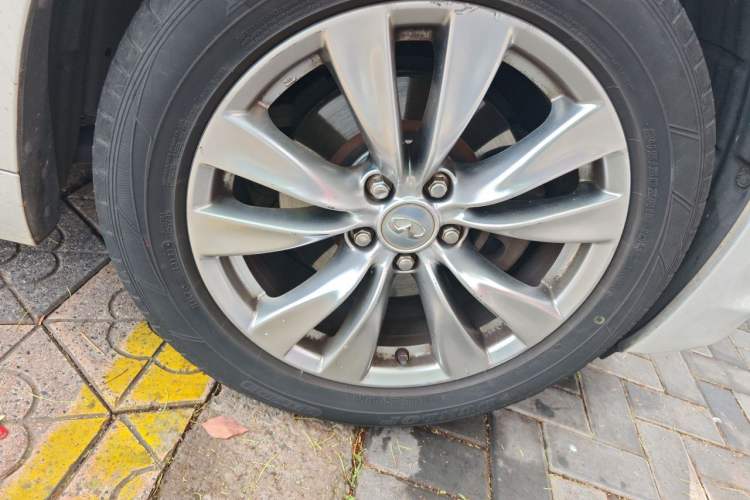 Used Infiniti Q70 2013 Q70L 2.5L Comfort Edition Right Front Wheel Hub