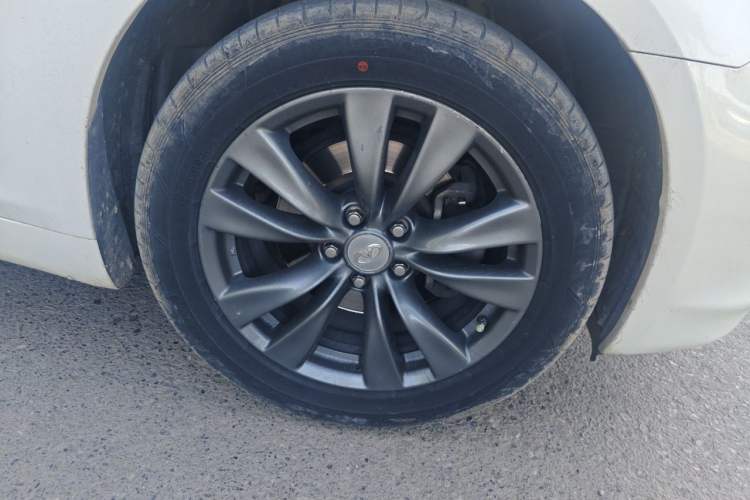 Used Infiniti Q70 2013 Q70L 2.5L Comfort Edition Right Front Wheel Hub