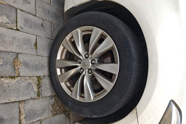 Used Infiniti Q70 2013 Q70L 2.5L Comfort Edition Right Front Wheel Hub