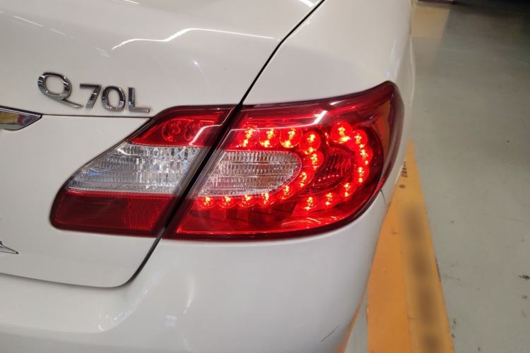 Used Infiniti Q70 2013 Q70L 2.5L Elegance Edition Right Rear Taillight