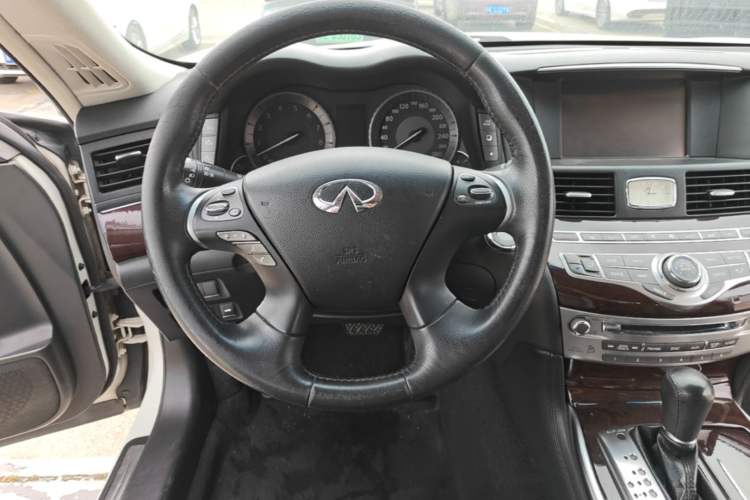 Used Infiniti Q70 2013 Q70L 2.5L Elegance Edition Steering Wheel