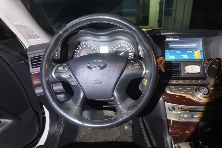 Used Infiniti Q70 2013 Q70L 2.5L Elegance Edition Steering Wheel