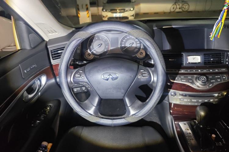 Used Infiniti Q70 2013 Q70L 2.5L Elegance Edition Steering Wheel