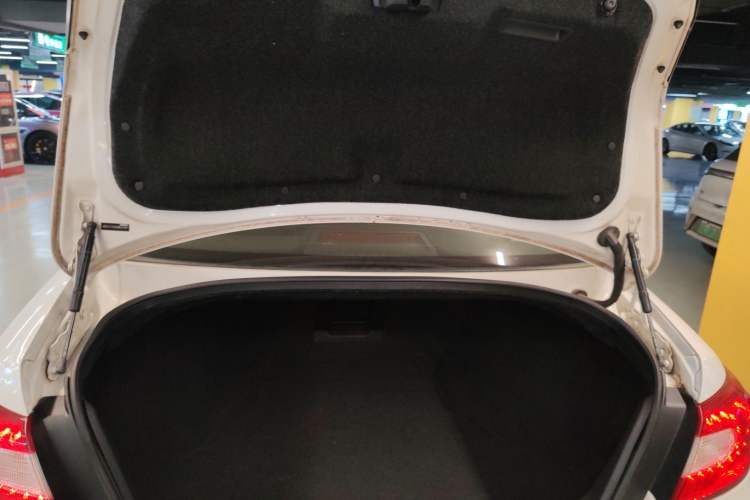 Used Infiniti Q70 2013 Q70L 2.5L Elegance Edition Trunk