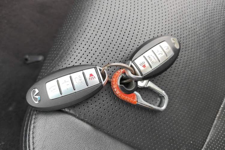 Used Infiniti Q70 2013 Q70L 2.5L Elegance Edition Vehicle Key