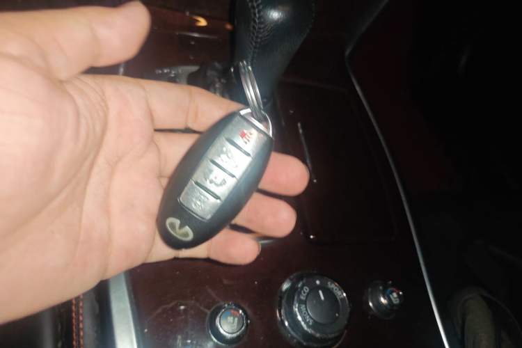 Used Infiniti Q70 2013 Q70L 2.5L Elegance Edition Vehicle Key