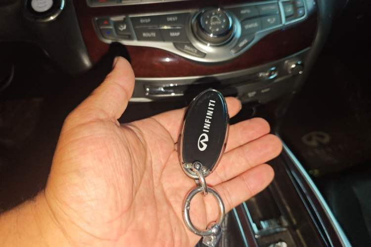 Used Infiniti Q70 2013 Q70L 2.5L Elegance Edition Vehicle Key