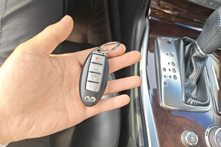 Used Infiniti Q70 2013 Q70L 2.5L Comfort Edition Vehicle Key