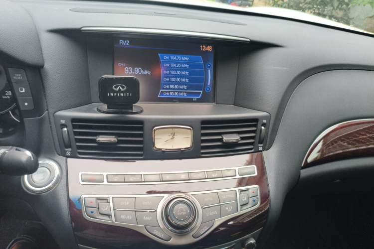 Used Infiniti Q70  Audio And AC Panel