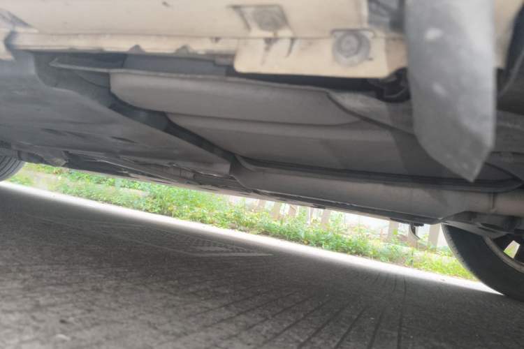 Used Infiniti Q70  Chassis Rear Left