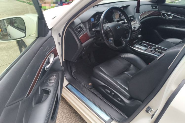 Used Infiniti Q70  Driver Seat