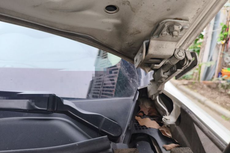Used Infiniti Q70  Engine Bay Left