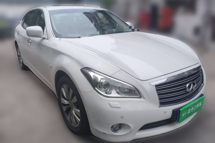 Used Infiniti Q70  Front Right 45 Deg