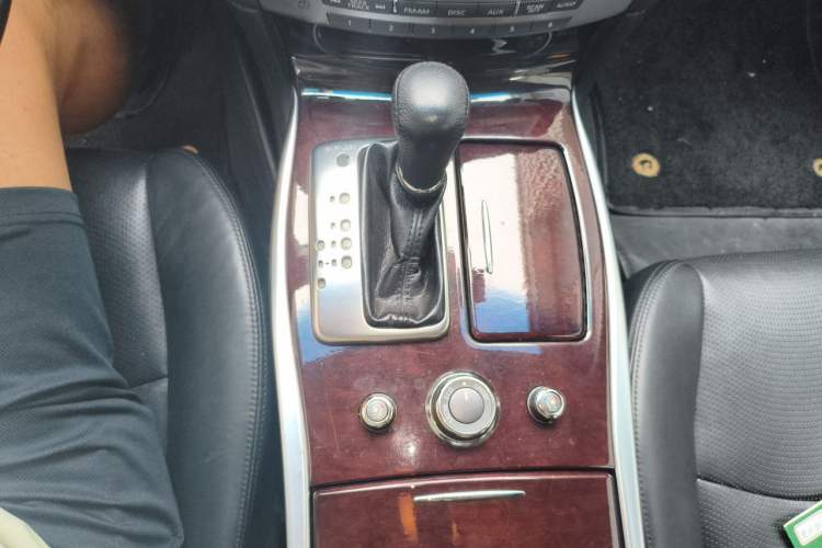 Used Infiniti Q70  Gear Lever