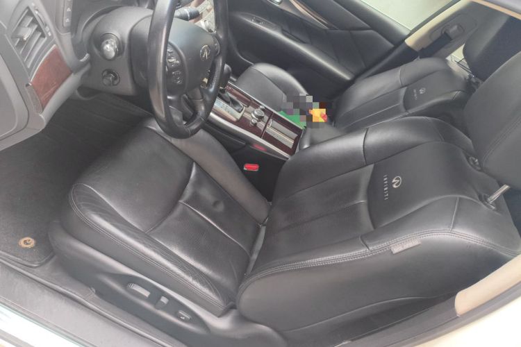 Used Infiniti Q70  Left Front Seat