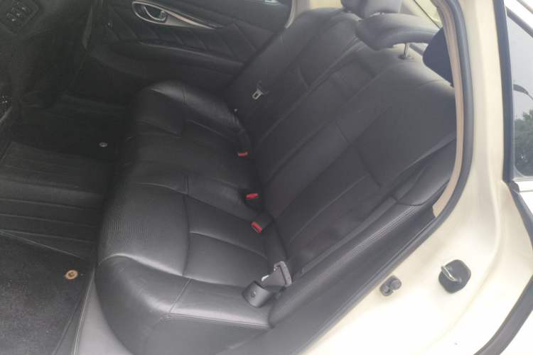 Used Infiniti Q70  Left Rear Seat