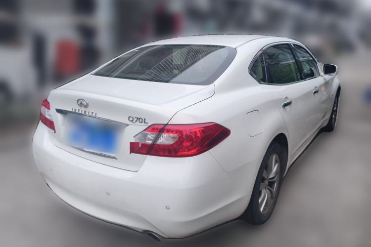 Used Infiniti Q70  Rear Right 45 Deg