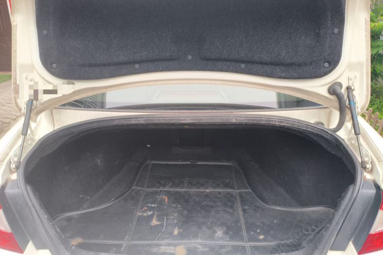 Used Infiniti Q70  Trunk