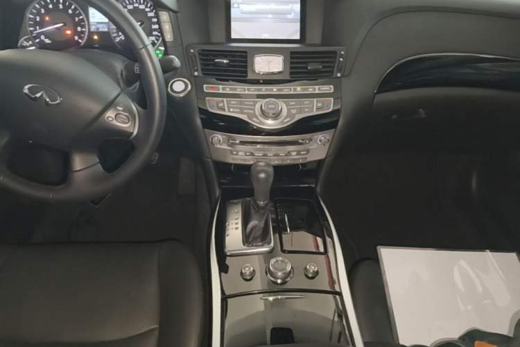 Used Infiniti Q70 2015 Q70L 2.5L Elite Edition Audio And AC Panel