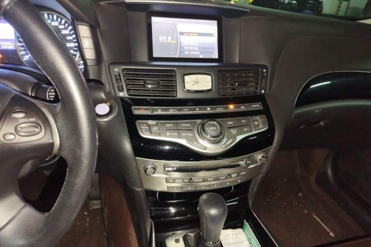 Used Infiniti Q70 2015 Q70L 2.5L Elite Edition Audio And AC Panel