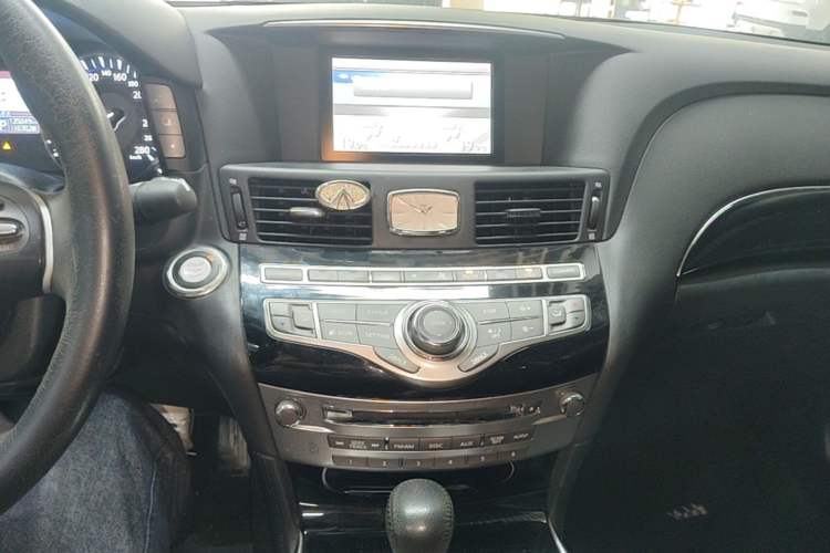 Used Infiniti Q70 2015 Q70L 2.5L Elite Edition Audio And AC Panel