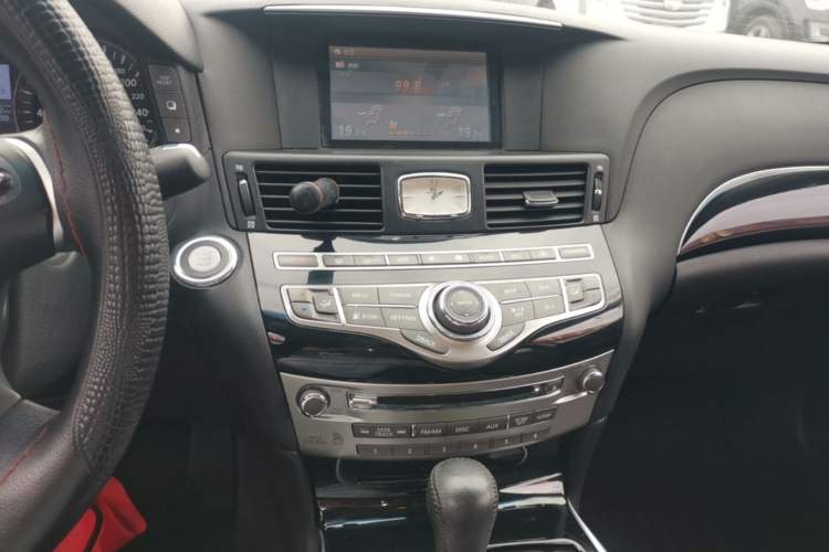 Used Infiniti Q70 2015 Q70L 2.5L Elite Edition Audio And AC Panel