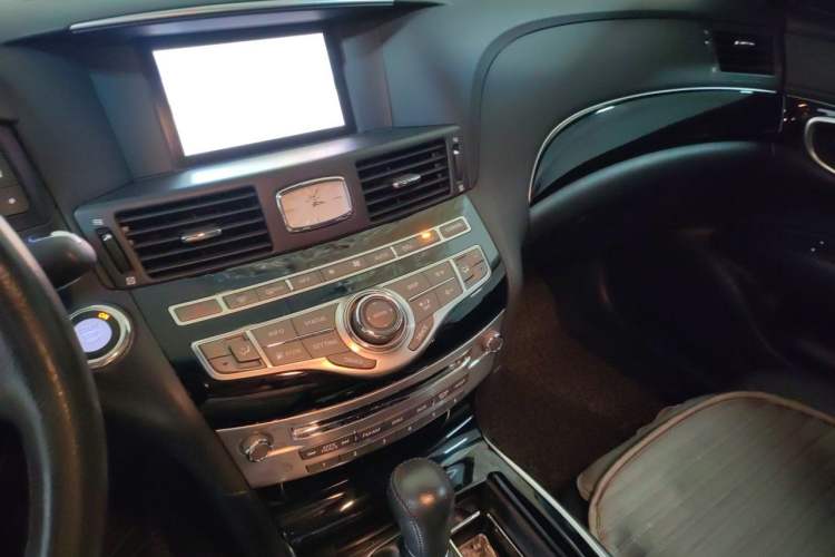 Used Infiniti Q70 2015 Q70L 2.5L Elite Edition Audio And AC Panel
