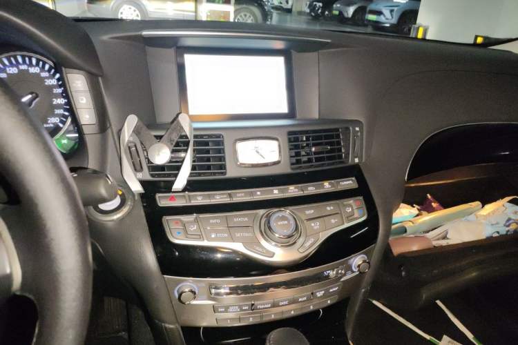 Used Infiniti Q70 2015 Q70L 2.5L Elite Edition Audio And AC Panel