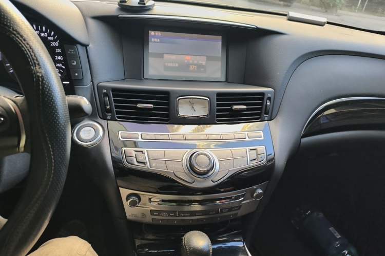 Used Infiniti Q70 2015 Q70L 2.5L Elite Edition Audio And AC Panel