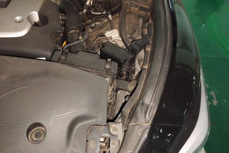 Used Infiniti Q70 2015 Q70L 2.5L Elite Edition Engine Bay Left