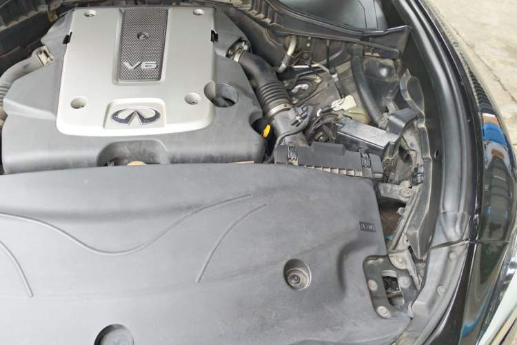 Used Infiniti Q70 2015 Q70L 2.5L Elite Edition Engine Bay Left