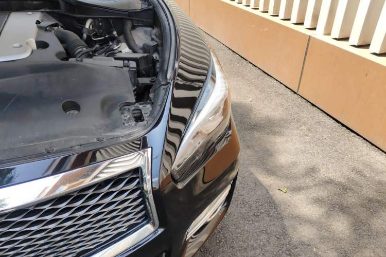 Used Infiniti Q70 2015 Q70L 2.5L Elite Edition Engine Bay Left