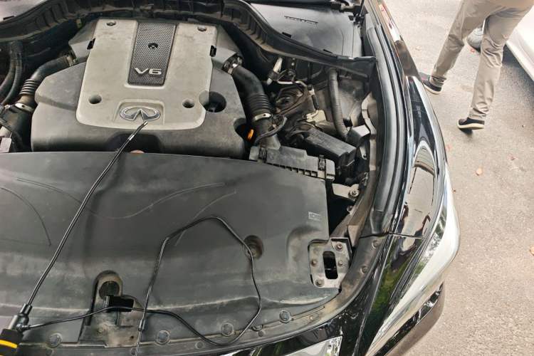 Used Infiniti Q70 2015 Q70L 2.5L Enjoyment Edition Engine Bay Left