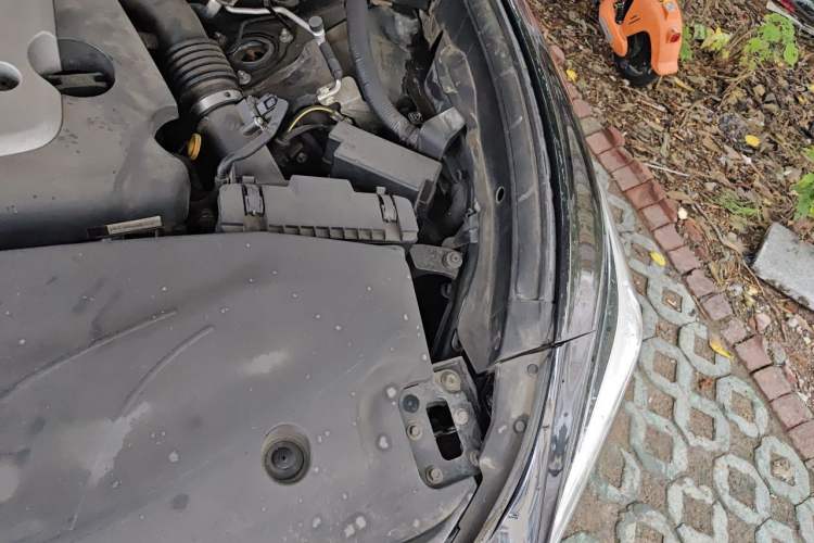 Used Infiniti Q70 2015 Q70L 2.5L Elite Edition Engine Bay Left